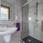 Modern 2 Bedroom Apartment, Valley Views Karp1-4