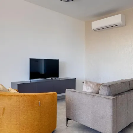 Modern 2 Bedroom Apartment, Valley Views Karp1-4