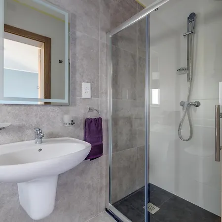 Modern 2 Bedroom Apartment, Valley Views Karp1-4
