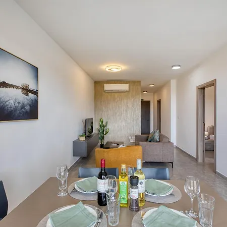 Modern 2 Bedroom Apartment, Valley Views Karp1-4 *