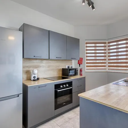 Modern 2 Bedroom Apartment, Valley Views Karp1-4 شقة